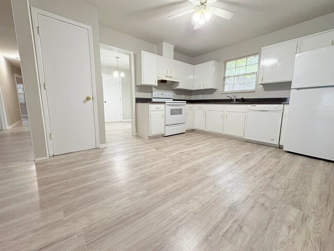 Photo - 1840 Devra Dr