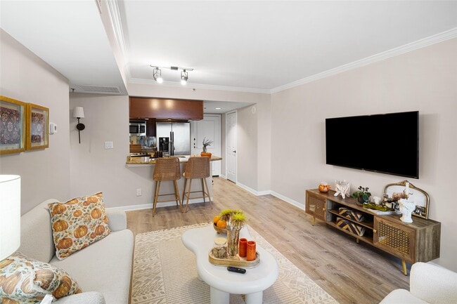 Building Photo - 3525 Sage Rd Unit 1612