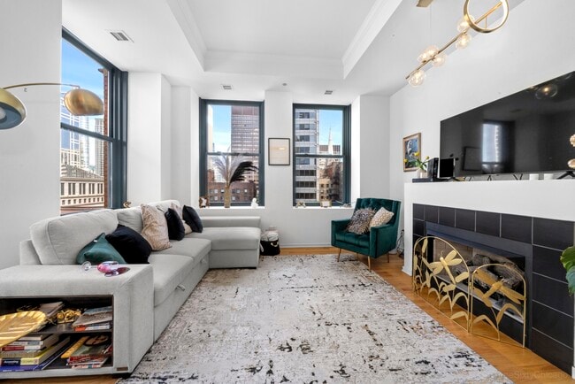 Photo - 208 W Washington St