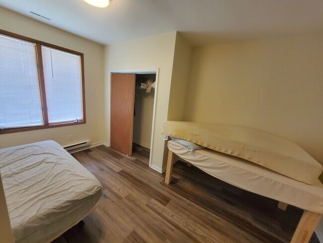 Photo - Fantastic off-campus location & spacious t...