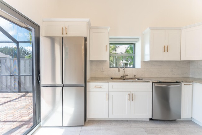 Photo - 302 Summerwinds Ln