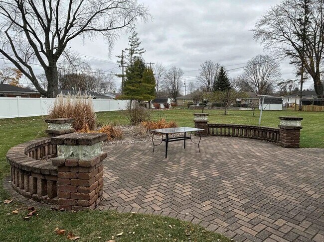 Photo - 1798 Chateau Dr