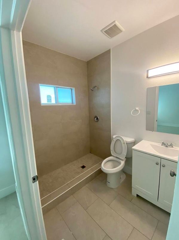 Photo - 2594 NW 20th St Unidad b
