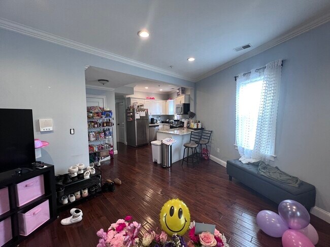 Photo - 140 Marcella St Unidad 4