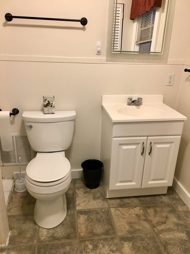 Photo - 415 W Grove St Unit 415 FL2