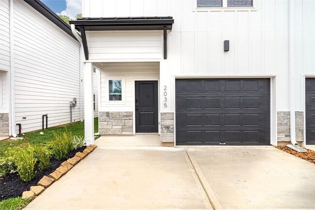 Photo - 2035 Longmire Villas Ct