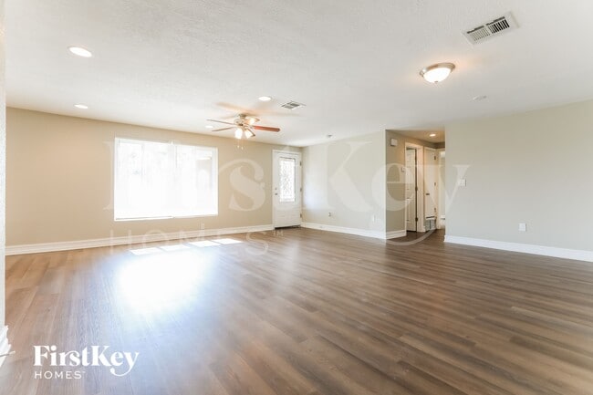 Photo - 19242 Edgewater Dr