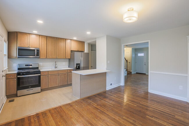 Building Photo - 3 Bedroom Complete Rehab