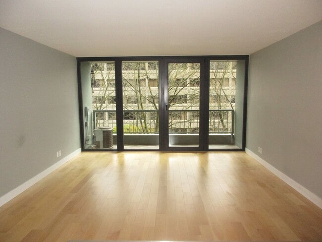 Photo - Harrison East Condos - 1 bed/1 bath w/balcony/storage/free laundry/pool (DOWNTOWN/PSU/OHSU) Unidad HE3G
