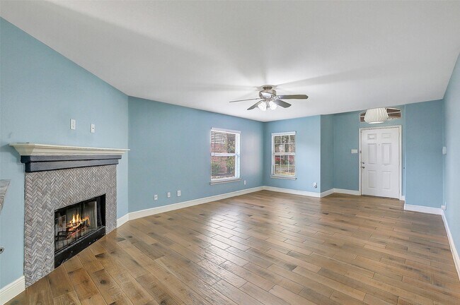 Photo - 6310 Macquarie Dr