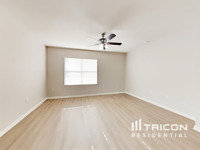 Photo - 2449 Valhalla Dr