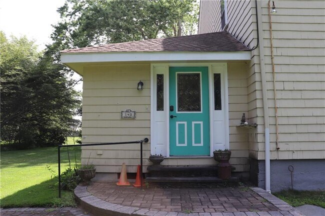 140 Maple Ave Unit 1