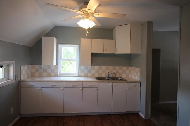 Building Photo - 718 Butterworth St SW Rental