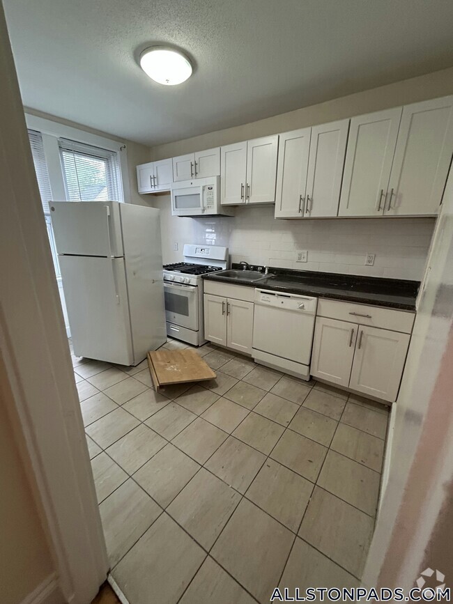 Building Photo - 524 Cambridge St Unit 4A Rental