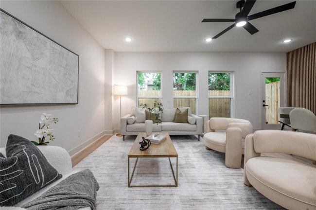 Photo - 8122 Corinth St