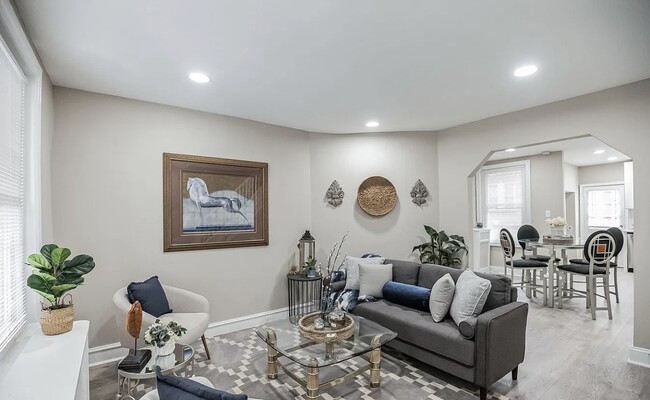 Photo - 209 Furley St