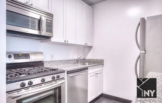 45 William St Unit 1712