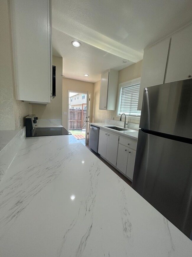 Photo - 1086-1086 Dutton Ave Unidad 1084 Dutton Avenue