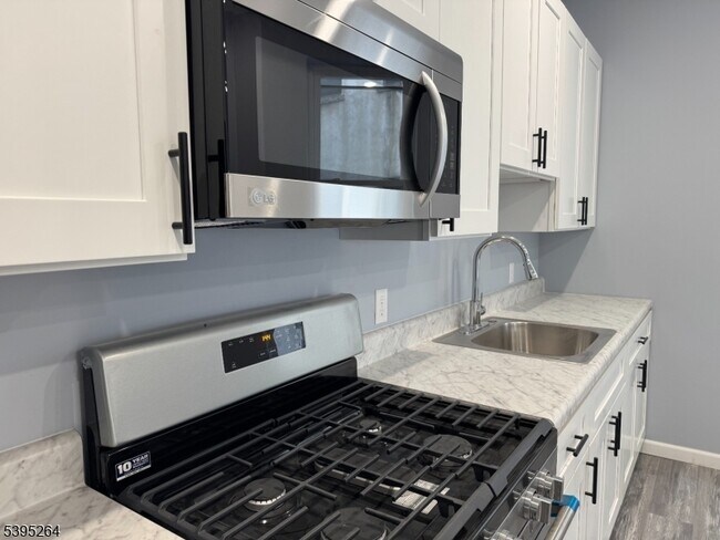 Photo - 155 Clifton Ave Unidad 2RR