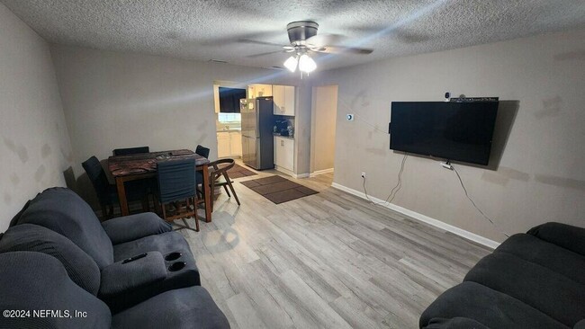 Photo - 5663 Minocqua St