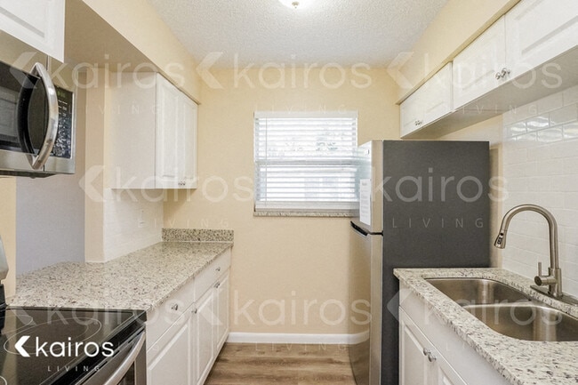 Photo - 16 Spring Loop Cir