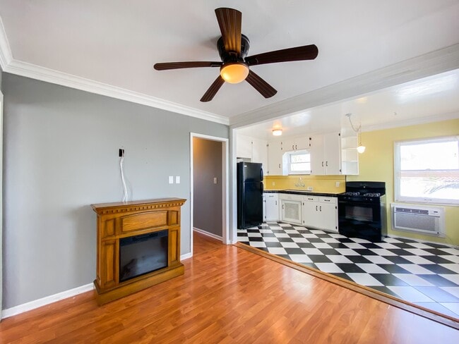 Step into an open living area - 3422 33rd St
