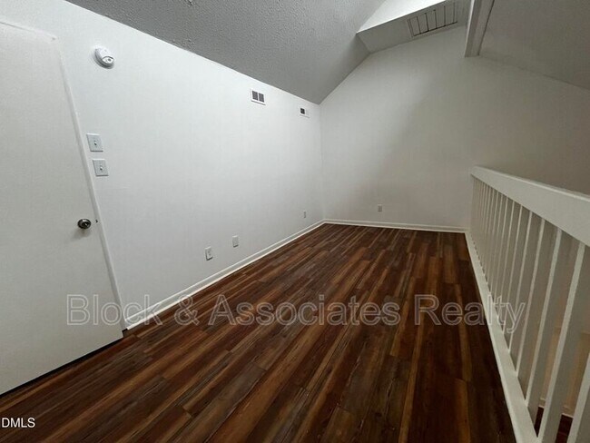 Photo - 3083 Huntleigh Dr