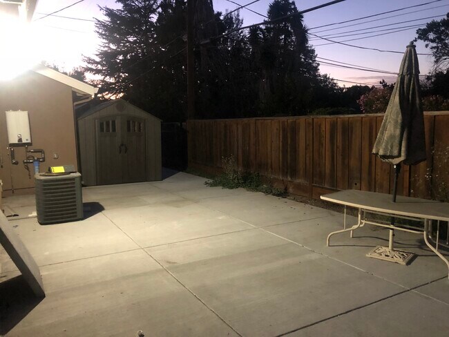 Photo - 541 Pamlar Ave