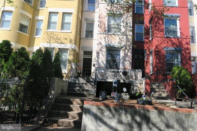 Building Photo - 1031 Park Rd NW