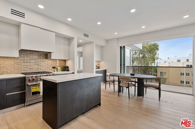 Photo - 505 S Barrington Ave Unit 401