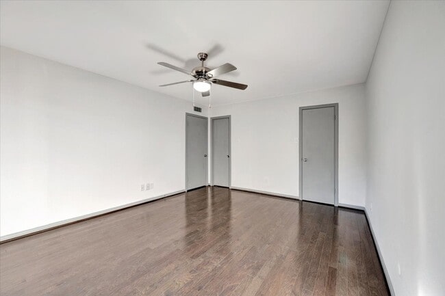 Building Photo - 1601 S Shepherd Dr Unit 138