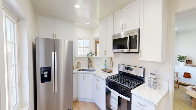 Photo - 19th St Unidad 431 E 19th St