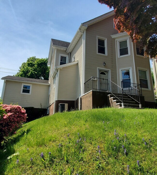 Photo - 16 Grandview Ave