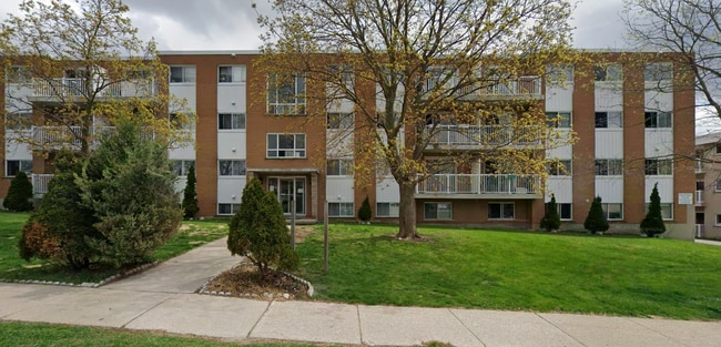 Building Photo - SPACIOUS TWO BEDROOM Unit 209