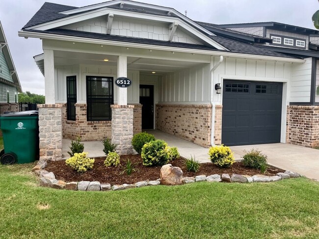 Building Photo - Beautiful 2 Bed 2 Bath! Rental
