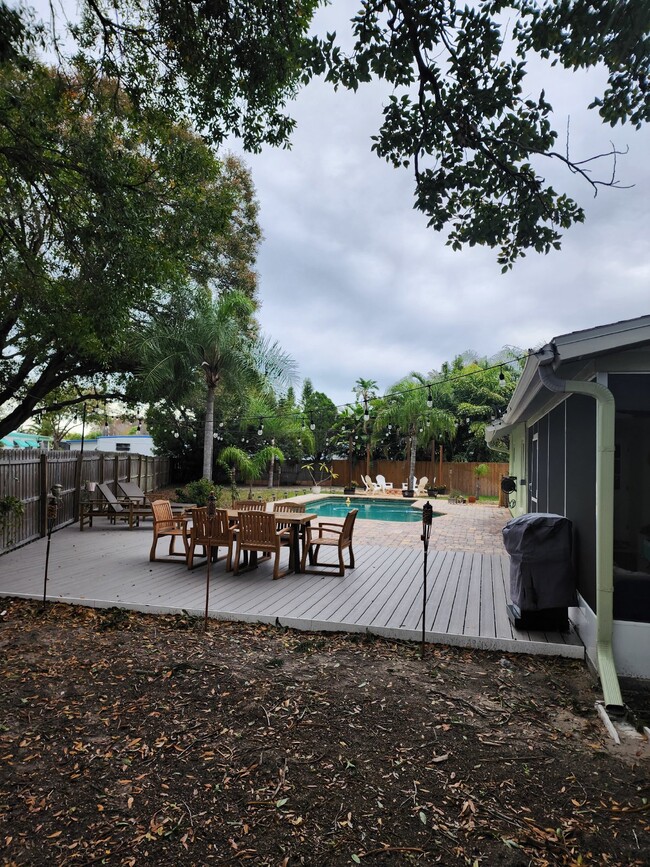 Building Photo - Pool home in Historic Tarpon Springs