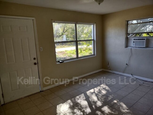 Photo - 157 E Northside Dr Unit Apt 1