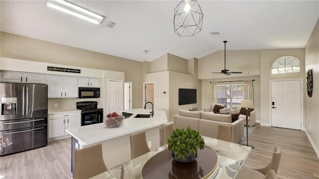 Photo - 1445 Sophie Way