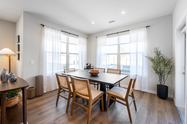 Finish Package I Dining area
