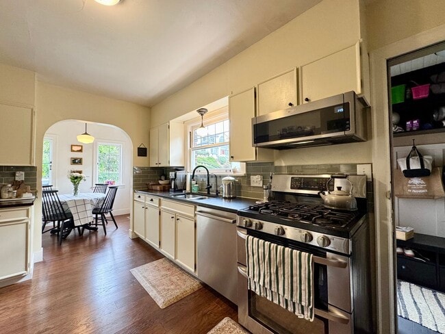 Photo - Admiral District~West Seattle Home