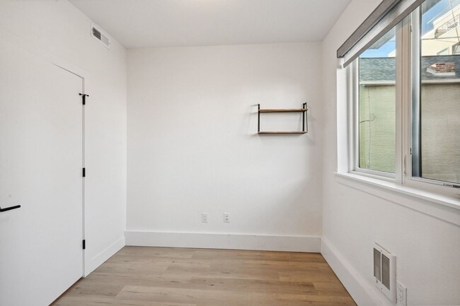 Photo - End Unit 2 Bedroom + office, 3 bathroom To...