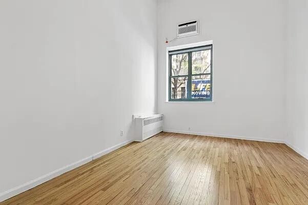 Building Photo - 210 E 22nd St Rental