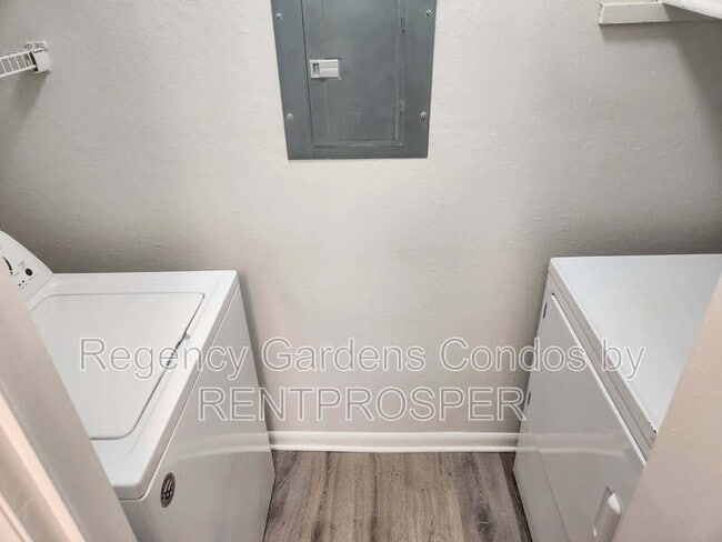 Photo - 5533 Chrishire Way Unidad 204