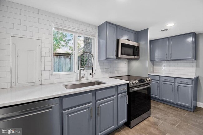 1727 Forestville Rd