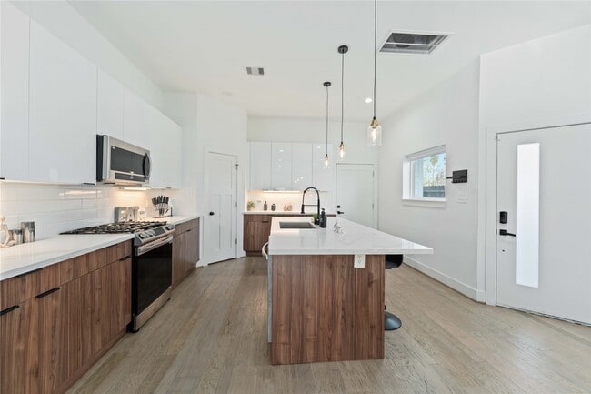 Photo - 3034 Gray St