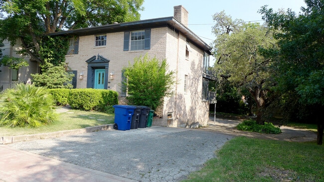 Photo - 310 West Mistletoe Avenue