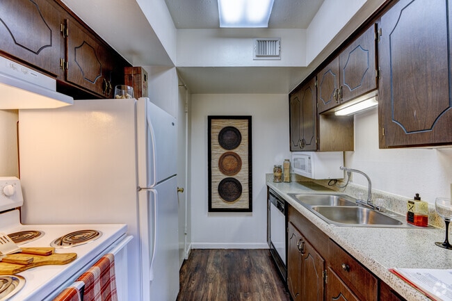 1BR, 1BA - 727SF - Kitchen