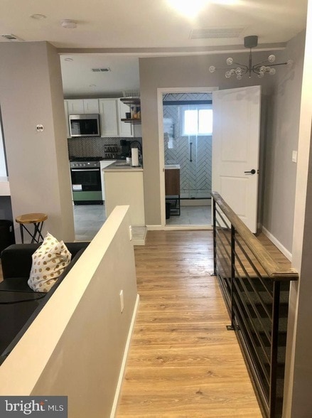 Photo - 300 D'Arcy Ave