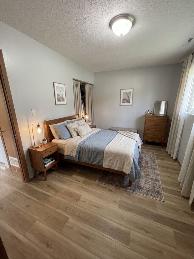 1133 Dixon Dr