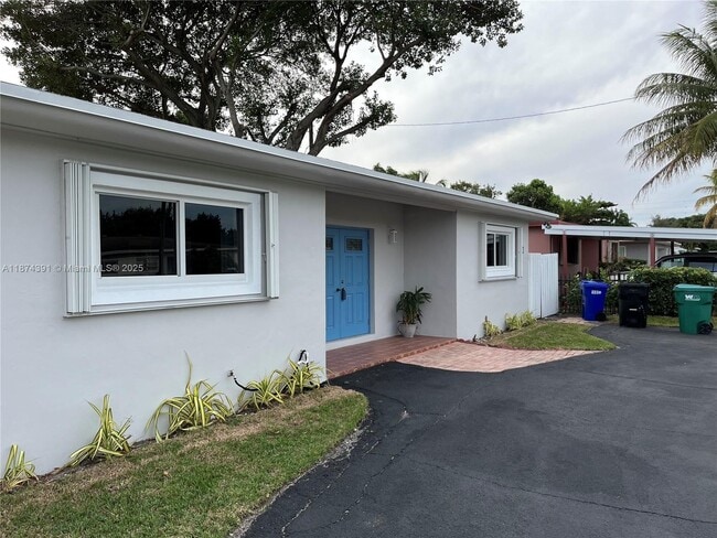 Photo - 550 NE 174th St